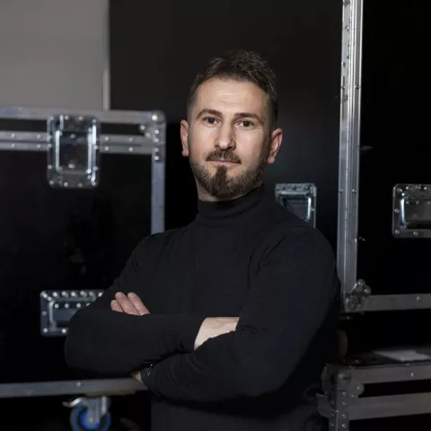 item.cover?.alt || ''