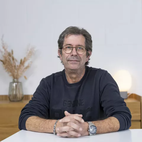 item.cover?.alt || ''