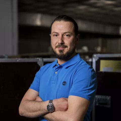 item.cover?.alt || ''