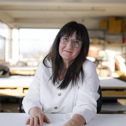 item.cover?.alt || ''