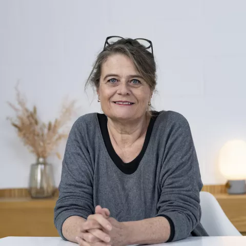 item.cover?.alt || ''