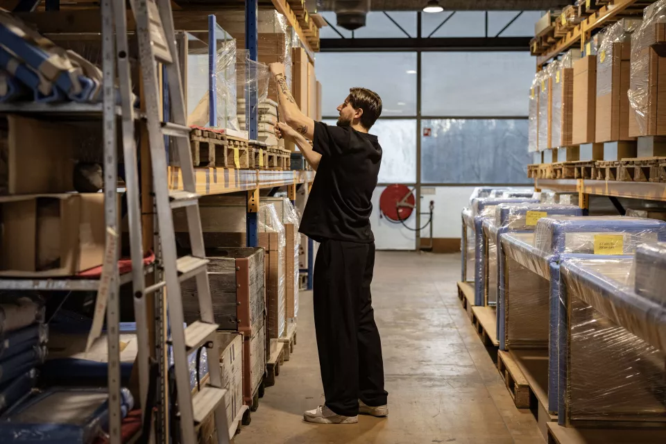 item.image?.alt || ''